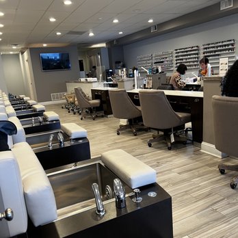 Luxe Mani and Pedi Lounge - Nail Station - Nail Salons Near Me - Glendora, New Jersey