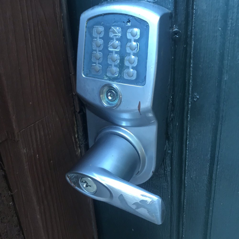 Cabins4less - No numbers on the key pad. We were locked out three times. - Rafting/Kayaking Near Me - Big Bear Lake, California