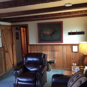 Arrowhead Pine Rose Cabins - Cabin 14 living room looking into the two back bedrooms. - Venues & Event Spaces Near Me - Twin Peaks, California Arrowhead Pine Rose Cabins - Cabin 14 living room looking into the two back bedrooms. - Venues & Event Spaces Near Me - Twin Peaks, California
