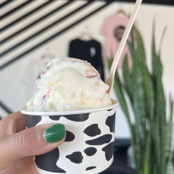 Cloud City Ice Cream - Regular size cup - Ice Cream & Frozen Yogurt Near Me - Portland, Oregon Cloud City Ice Cream - Regular size cup - Ice Cream & Frozen Yogurt Near Me - Portland, Oregon