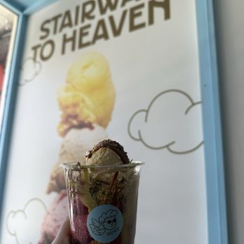 Velvet - Dubái Strawberries - Ice Cream & Frozen Yogurt Near Me - San Fernando Valley, California Velvet - Dubái Strawberries - Ice Cream & Frozen Yogurt Near Me - San Fernando Valley, California