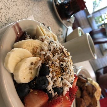 Howley's Restaurant - Açaí bowl - Diners Near Me - West Palm Beach, Florida