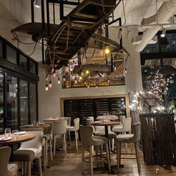 Herringbone Waikiki - Dining area behind host podium
