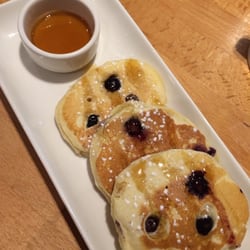Trawl & Trend - Fresh blueberry pancakes