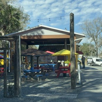 Hot Diggity Dog and Shakes - The view from the side of the building. - Hot Dogs Near Me - Bunnell, Florida