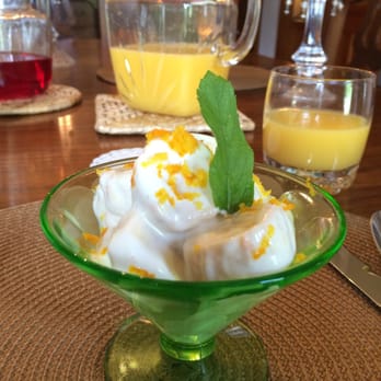 Lawrenceburg Bed & Breakfast - Heavenly bananas with mint - Bed & Breakfast Near Me - Lawrenceburg, Kentucky Lawrenceburg Bed & Breakfast - Heavenly bananas with mint - Bed & Breakfast Near Me - Lawrenceburg, Kentucky