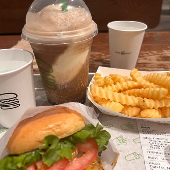 Shake Shack I-Drive - Ice Cream & Frozen Yogurt Near Me - Orlando, Florida Shake Shack I-Drive - Ice Cream & Frozen Yogurt Near Me - Orlando, Florida