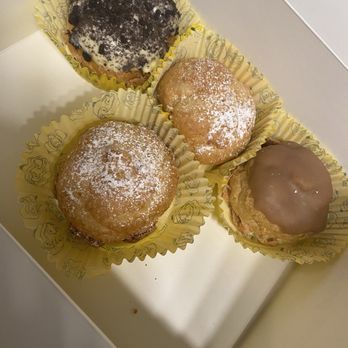 Beard Papa's - Cookies & Cream puff, Vanilla puffs, & Coca Cola puff - Bakeries Near Me - Irvine, California Beard Papa's - Cookies & Cream puff, Vanilla puffs, & Coca Cola puff - Bakeries Near Me - Irvine, California
