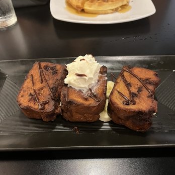 Taxi's Grille & Bar - Banana French toast - Breakfast & Brunch Near Me - Omaha, Nebraska