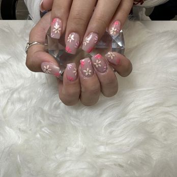 Elite Nails - Nail Salons Near Me - Moline, Illinois