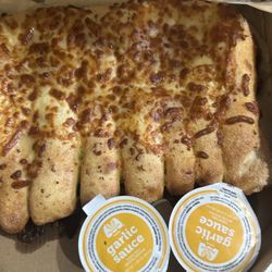 Cheesy CheezyBread w/garlic sauce