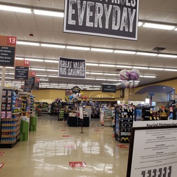 Safeway - Interior of the store - Grocery Near Me - Tucson, Arizona