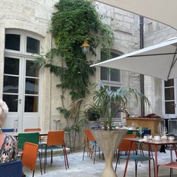 L'Arlatan - Outdoors
