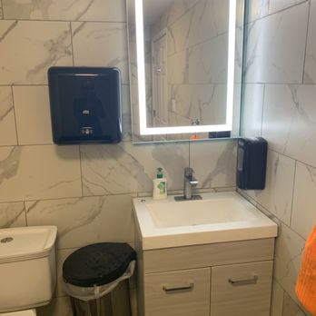 Chicago Auto Repair service - Unisex restroom - Oil Change Stations Near Me - Chicago, Illinois Chicago Auto Repair service - Unisex restroom - Oil Change Stations Near Me - Chicago, Illinois