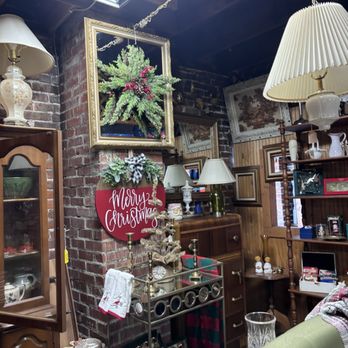 Warehouse Antique Mall - Variety of items - Antiques Near Me - Marion, Illinois