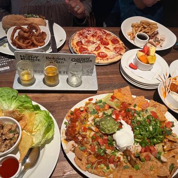 Yard House - Bars Near Me - Glendale, Arizona