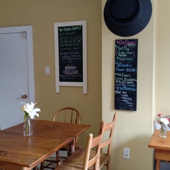Cranewood On Main - a dining room table and chairs - Cafes Near Me - Sackville, New Brunswick