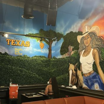 Brew City Kitchen and Cocktails - Soul Food Near Me - Dallas, Texas