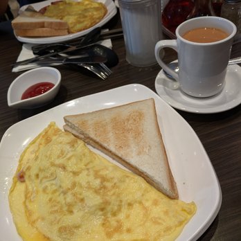 Pine House Cafe - Cafes Near Me - Toronto, Ontario