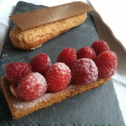 Boulangerie-Pâtisserie Marques - Tarte aux framboises et éclair au caramel au beurre salé