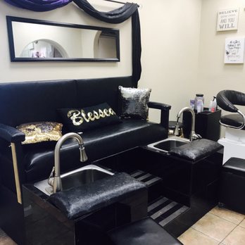 Head 2 Toe Studio - Plush spa pedicure stations - Hair Salons Near Me - Albuquerque, New Mexico