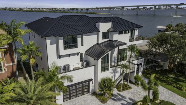 South Star Roofing Logo