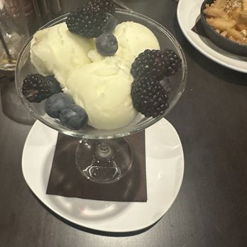 110 Grill Manchester - Lemon sorbet - Gluten-Free Near Me - Manchester, Connecticut 110 Grill Manchester - Lemon sorbet - Gluten-Free Near Me - Manchester, Connecticut