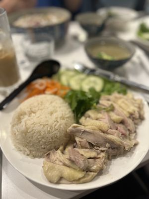 Lee’s Kitchen + Cocktails by null