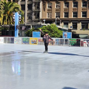 Holiday Ice Rink In Union Square - Skating Rinks Near Me - San Francisco, California Holiday Ice Rink In Union Square - Skating Rinks Near Me - San Francisco, California