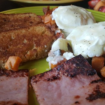 Modern Bistro - Eggs Benedict w/sweet potato hash, corn bread & ham - Breakfast & Brunch Near Me - Cumberland, Rhode Island