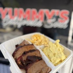 Yummys California Soul - BBQ 1 Way meal - brisket, Mac N cheese with potato salad