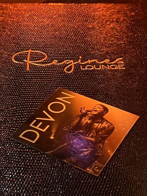 Regines Lounge by null