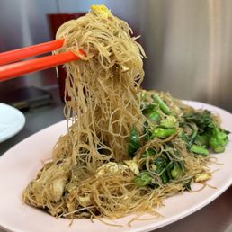 Pad See Ew Noodle >