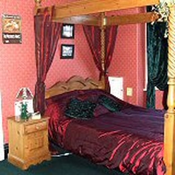 Bats & Broomsticks - Guest Houses Near Me - Whitby, NYK