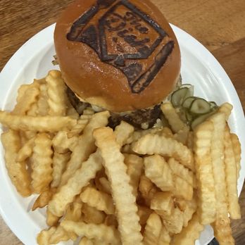 The Dish - Sports Bars Near Me - Kailua, Hawaii
