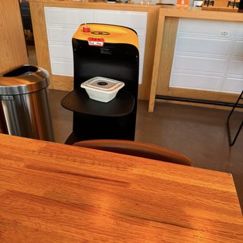 Belly Bowl Kitchen and Lounge - Serving robot - Chinese Near Me - Chicago, Illinois Belly Bowl Kitchen and Lounge - Serving robot - Chinese Near Me - Chicago, Illinois