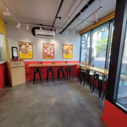 Champion’s Curry - Interior