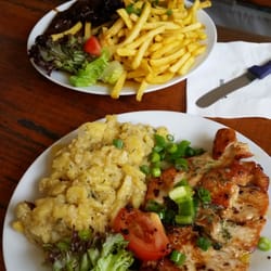 Schwaben Bräu-Singchor - Puten steak, rump steak lunch plates. Fabulous flavor, huge portions.
