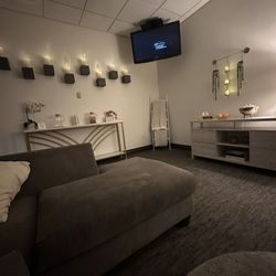 Spa at Harrah's - Waiting area with large couches and light refreshments