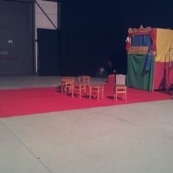 Sala Omeya Xxi - Zona de ludoteca en la parte que no se ve, tienen disfraces y actividades todas relacionadas con la cultura