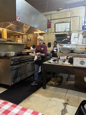 Doe's Eat Place by null