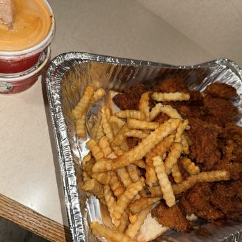 Dave's Hot Chicken - Hot Box - Dave's Bites - Chicken Shop Near Me - Fresh Meadows, New York Dave's Hot Chicken - Hot Box - Dave's Bites - Chicken Shop Near Me - Fresh Meadows, New York