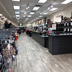 Plato's Closet - Inside