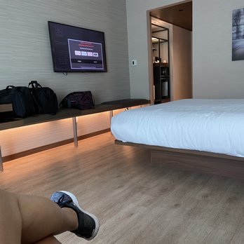 AC Hotel Phoenix Biltmore - Rooms are spacious and clean - Hotels Near Me - Phoenix, Arizona