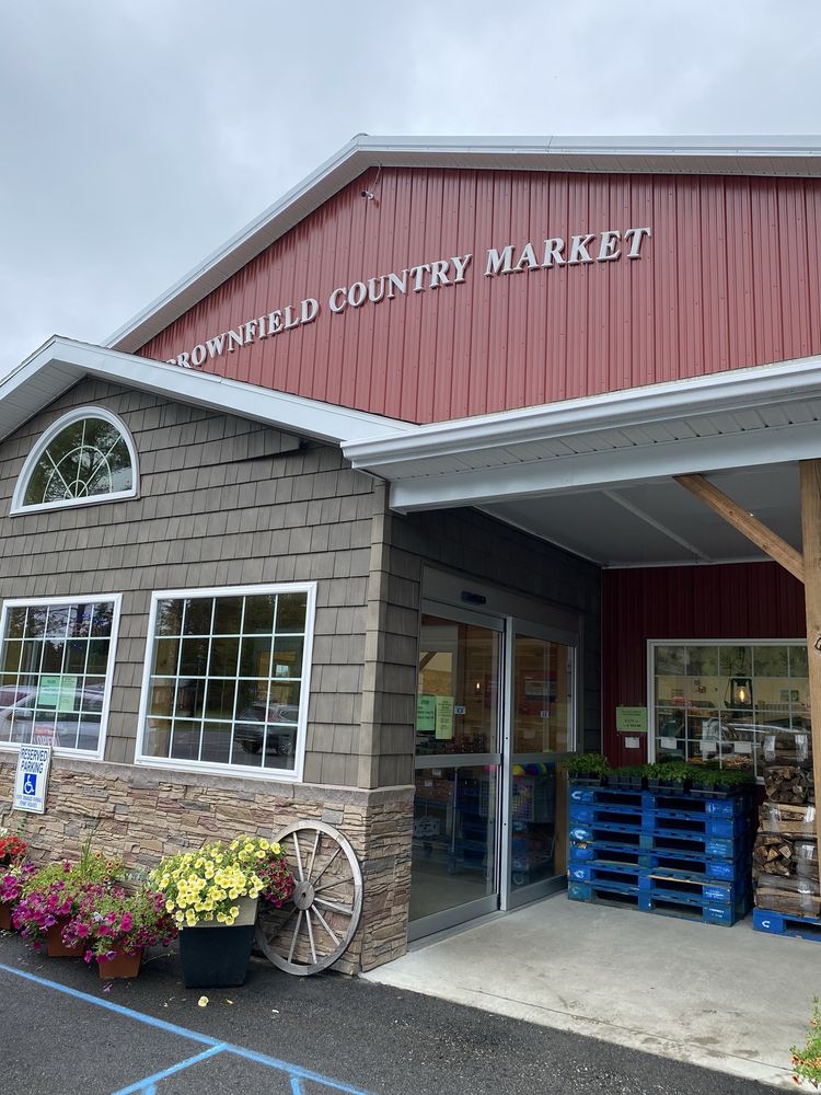 Brownfield Country Market Logo