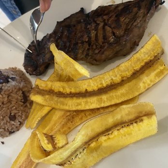 Madrono Restaurant - Carne asada con tajadas - Latin American Near Me - Miami, Florida Madrono Restaurant - Carne asada con tajadas - Latin American Near Me - Miami, Florida