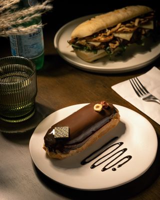 Le Petit Café NW by null