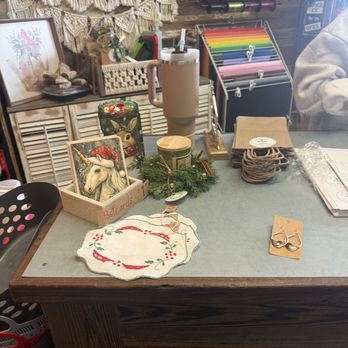 Trinkets & Treasures - Gift displays - Flowers & Gifts Near Me - Kingsburg, California Trinkets & Treasures - Gift displays - Flowers & Gifts Near Me - Kingsburg, California
