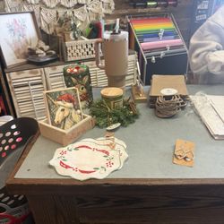 Trinkets & Treasures - Gift displays