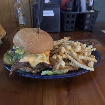 Hopper's Bar & Grill - Bars Near Me - Waconia, Minnesota